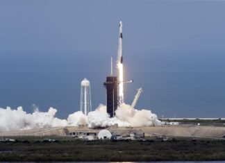 SpaceX mission tests tourism
