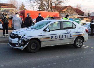 Politistul cercetat pentru ucidere din culpa, a devenit agresiv cu ziaristii la iesirea de la audieri Masina de Politie