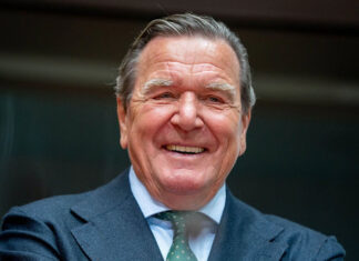 Fostul cancelar german Gerhard Schroeder, numit in consiliul director al Gazprom Gerhard Schroder