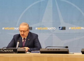 Vasile Dincu abia citeste un text in engleza, la Bruxelles Vasile Dincu la NATO