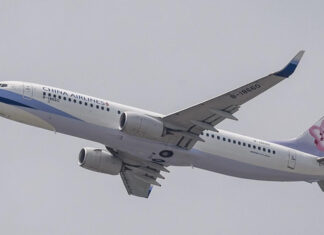 Momentul in care avionul din China, se prabuseste Avionul din China