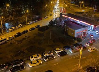 Cozi la benzinarii in Romania