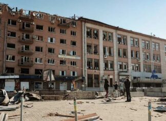 O scoala si un azil de batrani au fost bombardate Scoala si azil bombarbadate in Ucraina