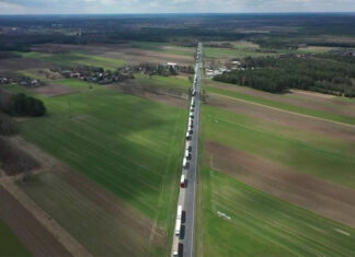 Coloane de camioane la granita dintre Polonia si Belarus Coloana de camioane Polonia Belarus