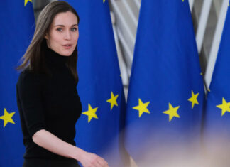 Finlanda adereaza la NATO