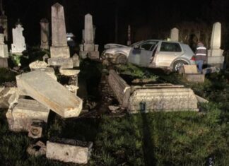 Un sofer beat a intrat cu masina intr-un cimitir din Cluj Sofer beat intrat cu masina intr-un cimitir din Cluj