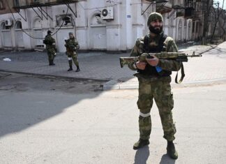 Rusii spun ca 1.000 de soldati ucraineni s-ar fi predat in Mariupol Soldati ucraineni