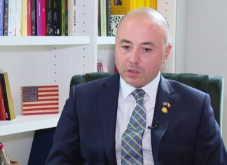 Ambasadorul Romaniei in SUA spune ca si membri ai comunitatii de romani detin arme Atac armat din Texas