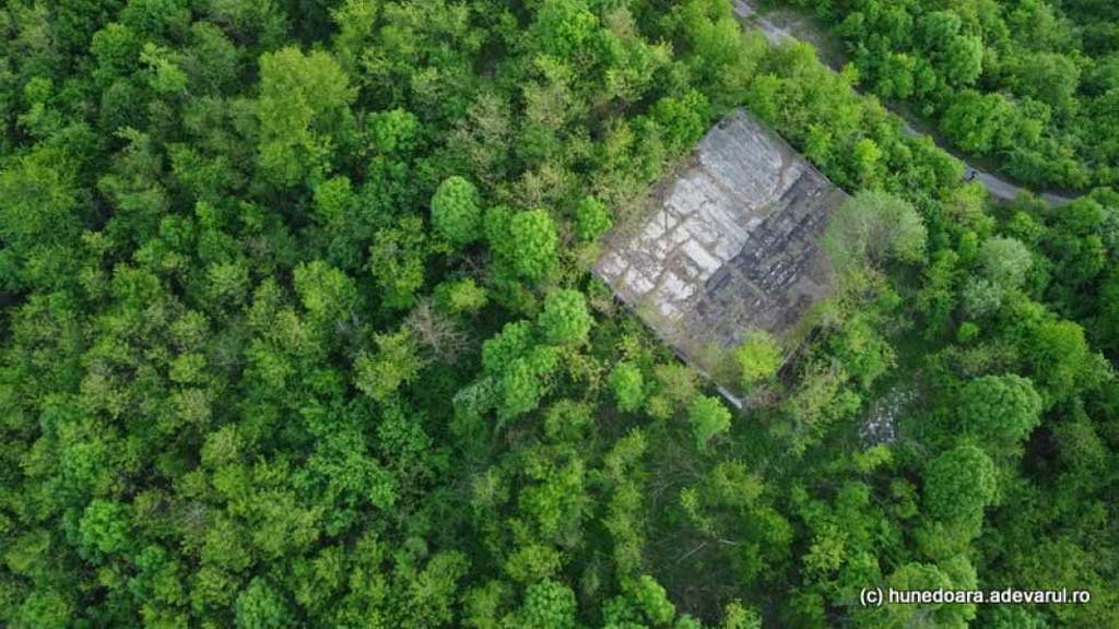 Buncarul invizibil din judetul Hunedoara Buncarul invizibil din judetul Hunedoara