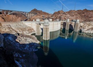 Lacul urias care seaca in SUA scoate la suprafata si alte schelete, dupa cel gasit intr-un butoi Schelete gasite intr-un lac urias in SUA